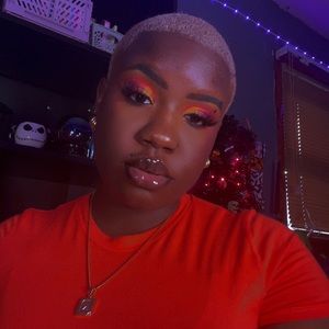 Meet your Posher, Kiana